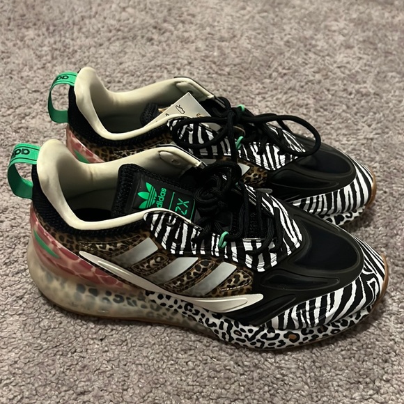 Grade School Adidas - Picture 1 of 2